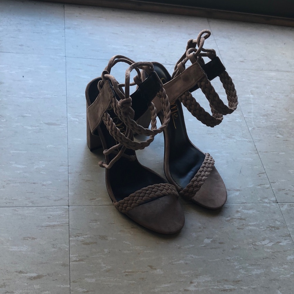 Heels - Picture 4 of 4